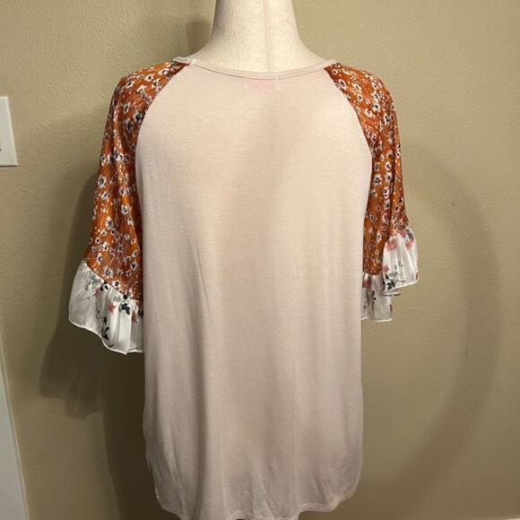 Hailey & Co knit v neck top ivory with floral inset bell sleeves Sz L - Picture 2 of 8